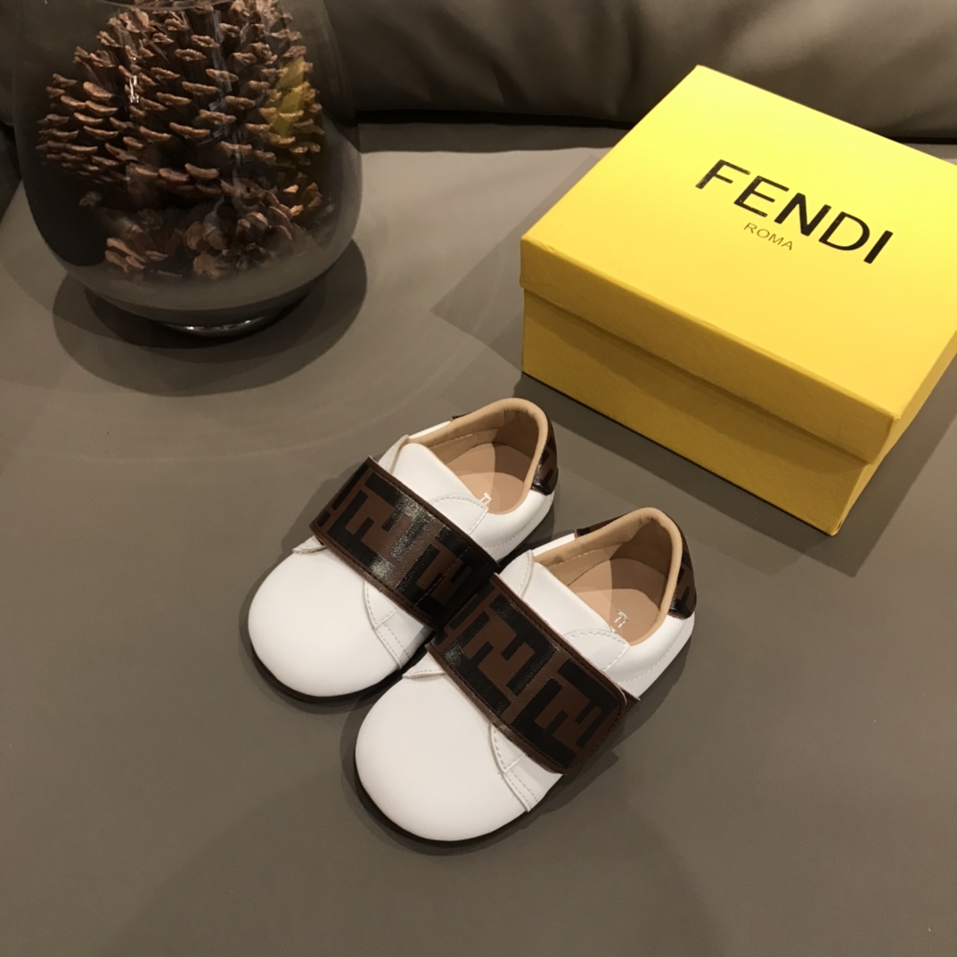 Children's shoes child